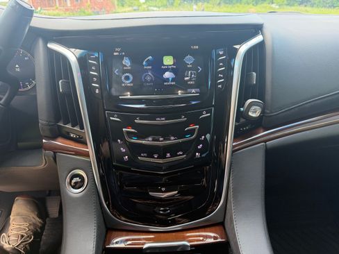 Used 2019 Cadillac Escalade Premium Luxury AWD/4WD image 15