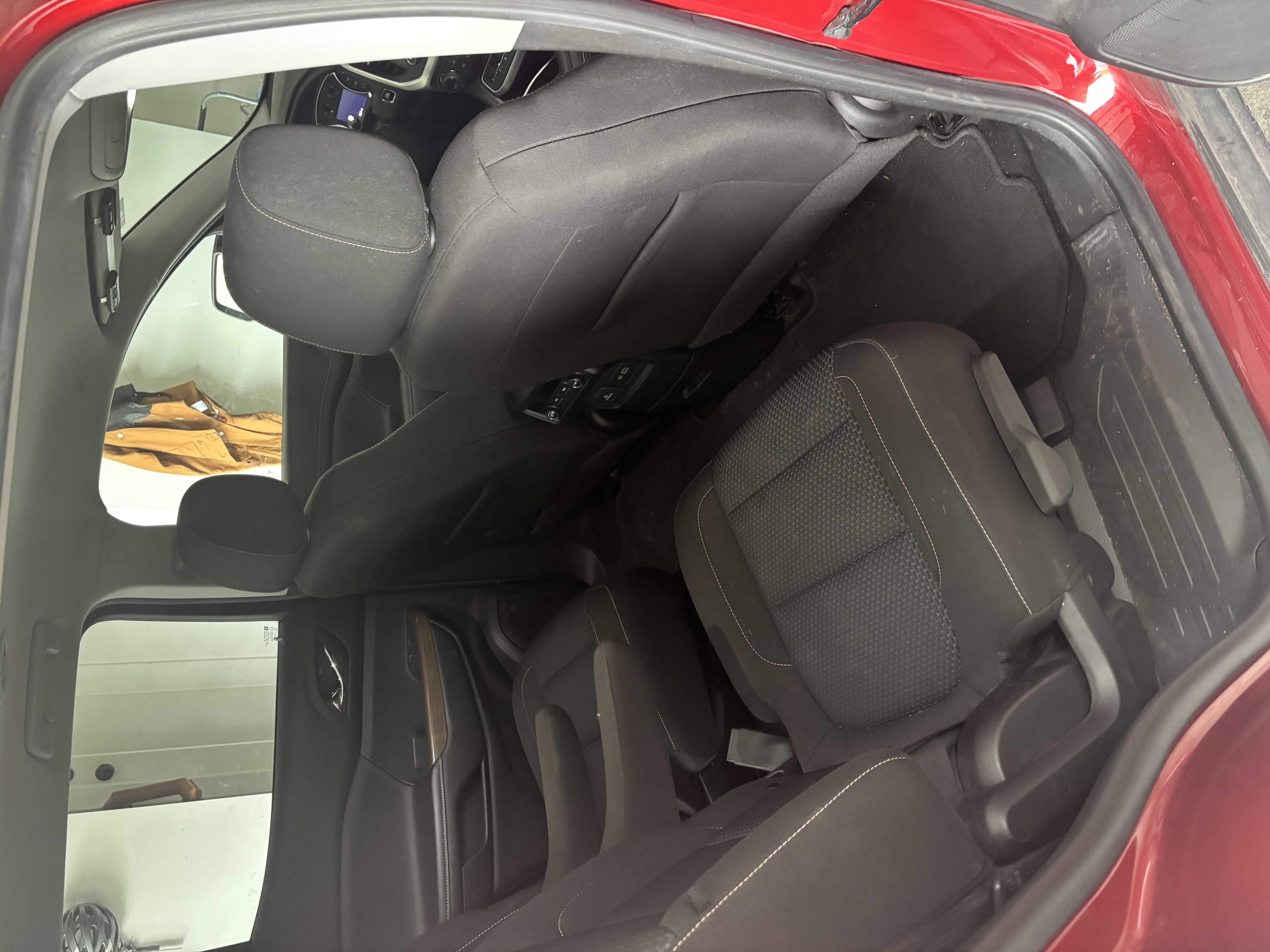 Used 2021 GMC Acadia SLE w/ Driver Convenience Package FWD image 9