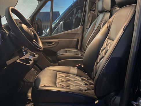 Used 2022 Mercedes-Benz Sprinter 3500 image 5