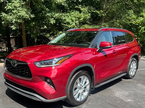Used 2022 Toyota Highlander Limited AWD/4WD image 1
