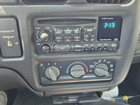 Used 1998 Chevrolet S10 Pickup LS image 17