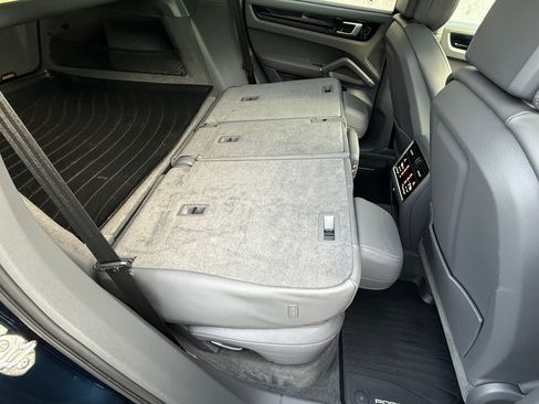 Used 2019 Porsche Cayenne image 26