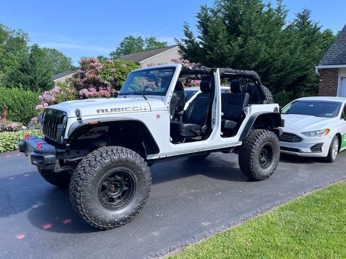 Used 2016 Jeep Wrangler Unlimited Rubicon image 12