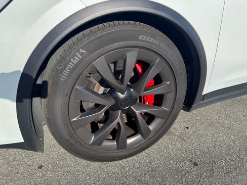 Used 2023 Tesla Model X Plaid image 13