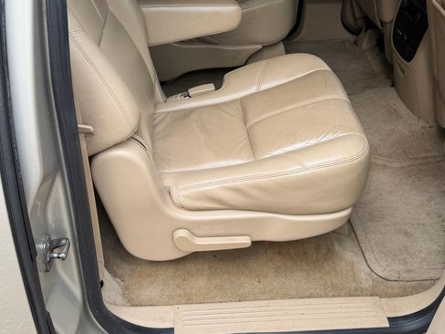 Used 2014 Chevrolet Suburban LT w/ Luxury Package image 9