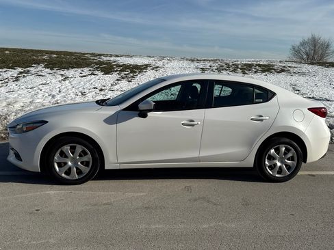 Used 2018 MAZDA MAZDA3 Sport image 4