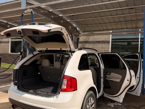 Used 2012 Ford Edge Limited FWD image 5