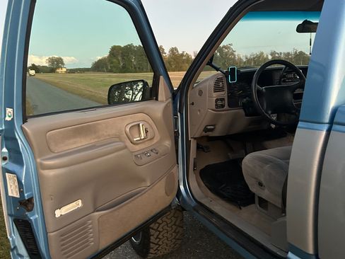 Used 1997 Chevrolet Silverado 1500 4x4 Regular Cab w/ Preferred Equipment Group 2 image 13