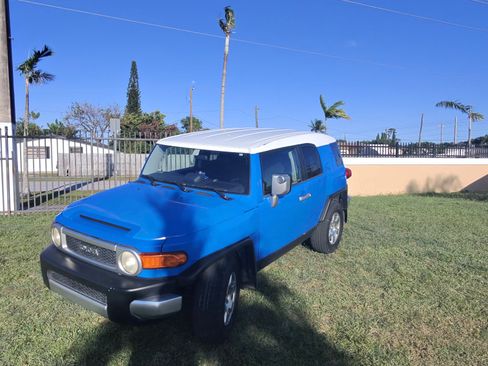 Used 2007 Toyota FJ Cruiser 2WD image 2