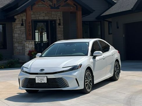 Used 2026 Toyota Camry XLE AWD/4WD image 1