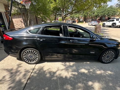 Used 2017 Ford Fusion Energi Titanium FWD image 16