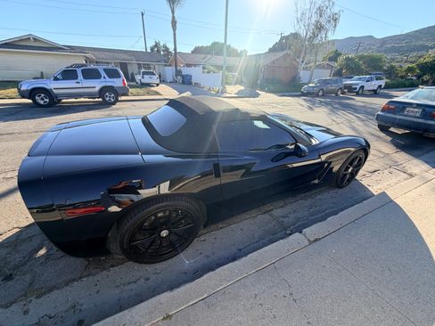 Used 2005 Chevrolet Corvette Convertible w/ Performance Handling Package RWD image 4