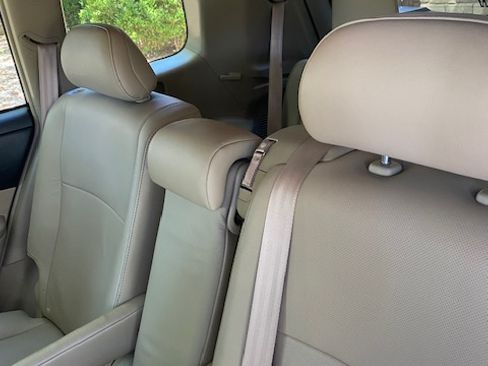 Used 2011 Toyota Highlander Limited w/ Tow Pkg FWD image 16
