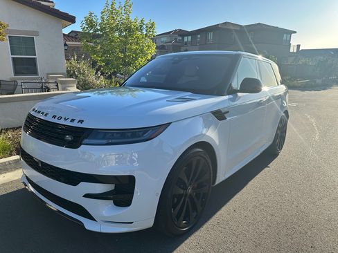 Used 2023 Land Rover Range Rover Sport SE Dynamic image 2