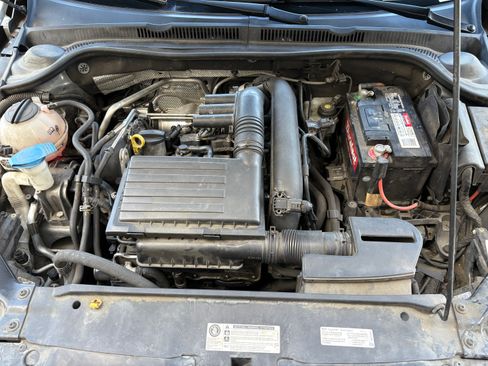 Used 2017 Volkswagen Jetta SE image 9