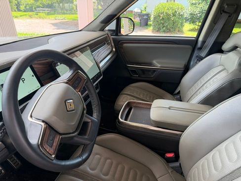 Used 2023 Rivian R1S Launch Edition AWD/4WD image 18