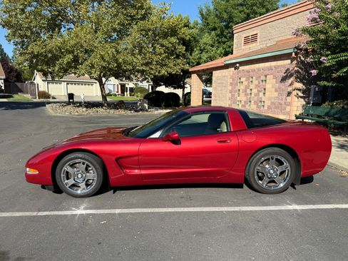 Used 1998 Chevrolet Corvette Coupe RWD image 2