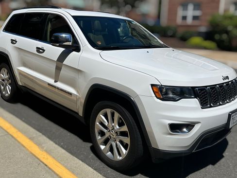 Used 2017 Jeep Grand Cherokee Limited AWD/4WD image 1
