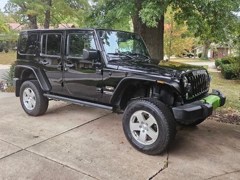 Used 2015 Jeep Wrangler Unlimited Sahara w/ Dual Top Group image 2