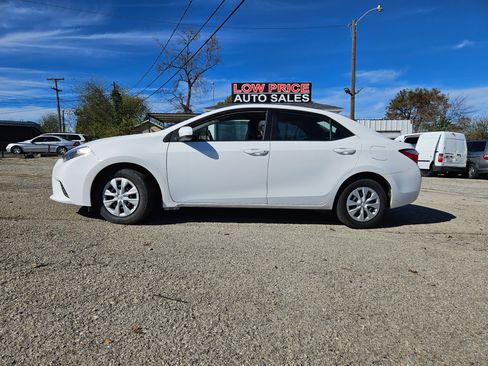 Used 2015 Toyota Corolla LE image 2