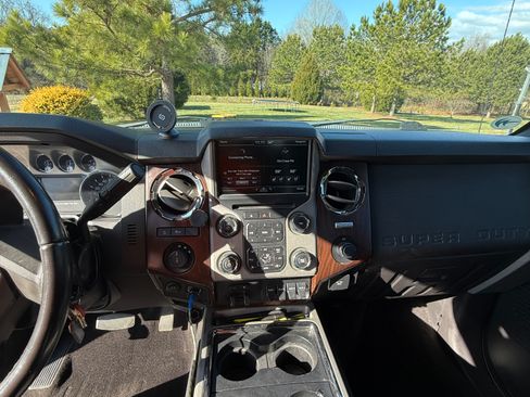 Used 2016 Ford F250 Lariat w/ Lariat Ultimate Package image 11