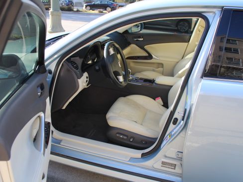 Used 2011 Lexus IS 250 w/ Premium Pkg Value Edition image 19