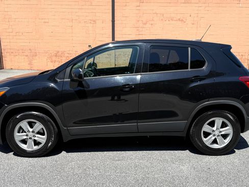 Used 2020 Chevrolet Trax LS w/ Tint and Cruise Package FWD image 4