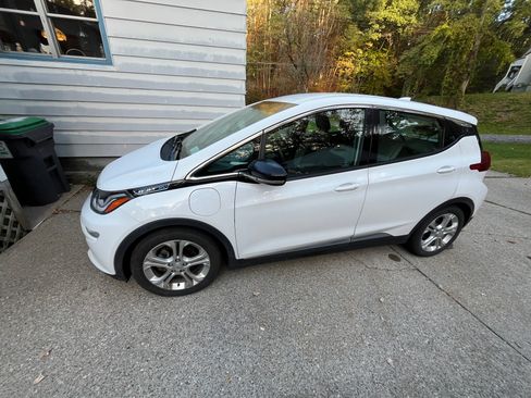 Used 2017 Chevrolet Bolt LT image 2