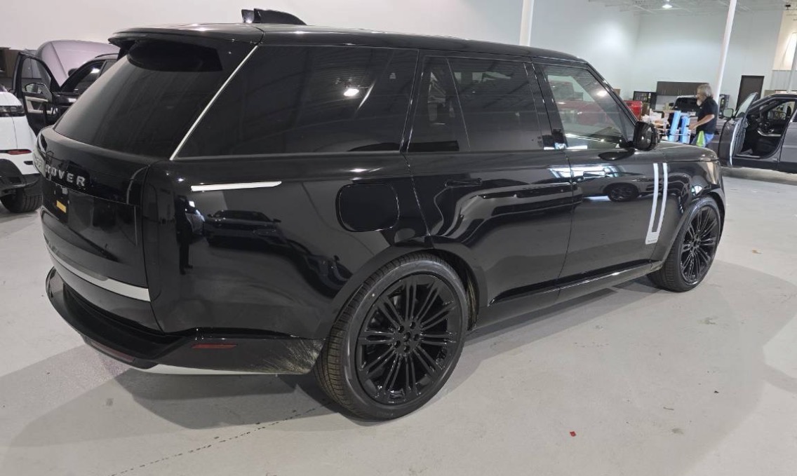 Used 2024 Land Rover Range Rover Autobiography AWD/4WD image 2