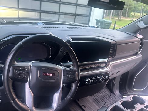 Used 2022 GMC Sierra 1500 Elevation w/ LPO, Elevation Black Package AWD/4WD image 9