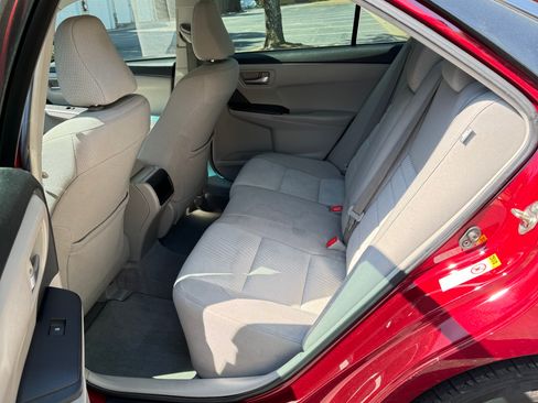 Used 2015 Toyota Camry LE image 10