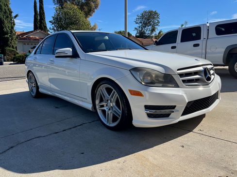 Used 2013 Mercedes-Benz C 300 4MATIC Sedan image 4