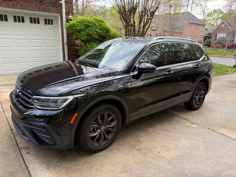 Used 2022 Volkswagen Tiguan SE FWD image 4