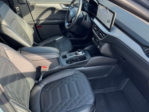 Used 2024 Ford Escape Platinum w/ Premium Technology Package image 18