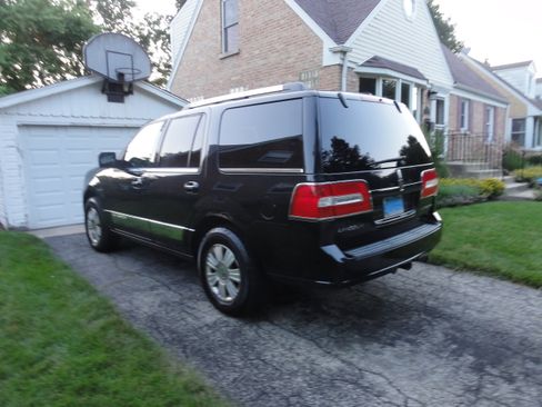 Used 2010 Lincoln Navigator 4WD image 4