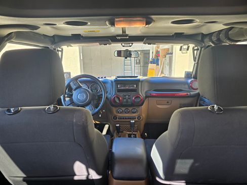 Used 2012 Jeep Wrangler Rubicon w/ PWR Convenience Group image 6