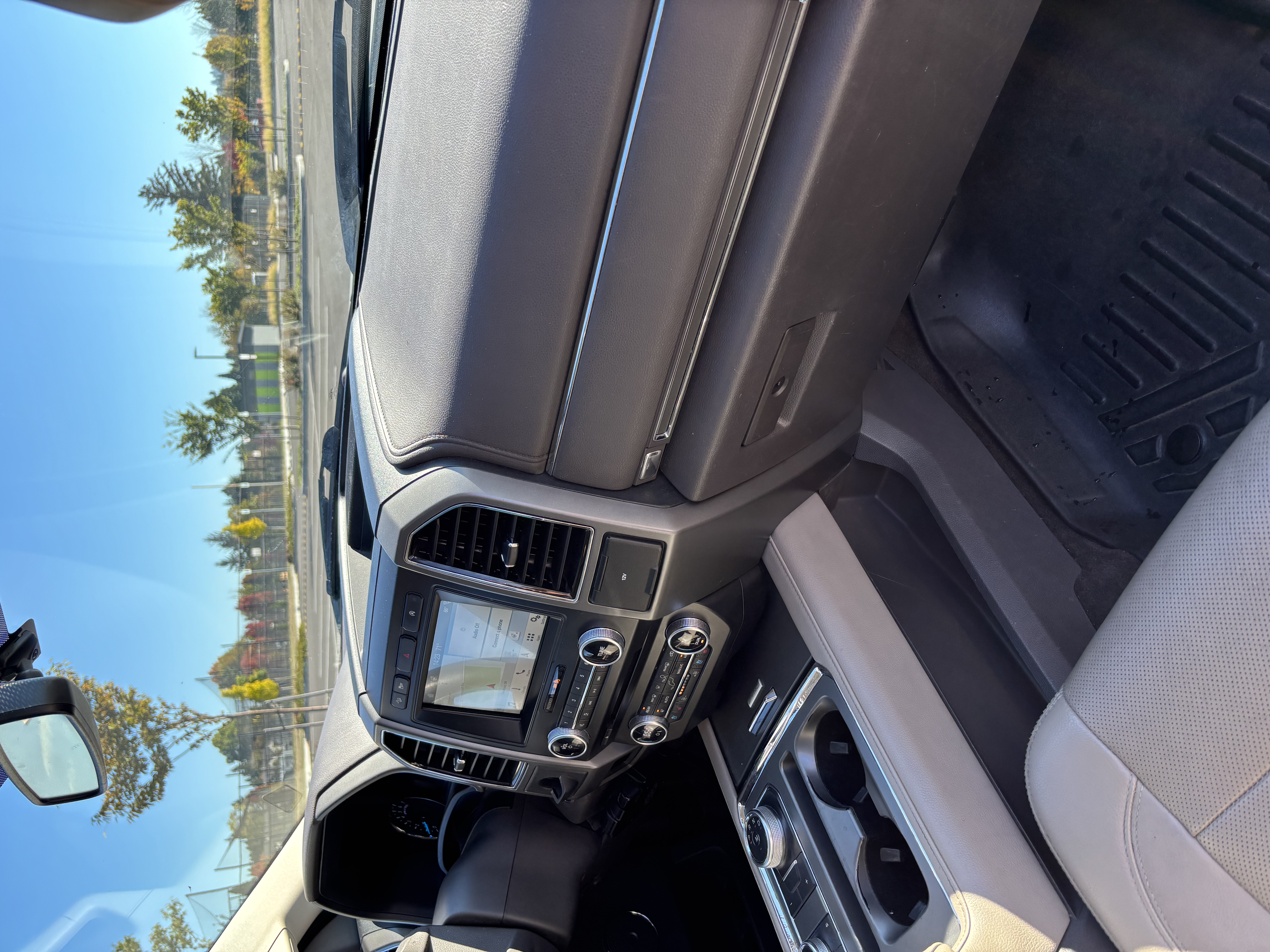 Used 2018 Ford Expedition Max XLT w/ Equipment Group 202A AWD/4WD image 17
