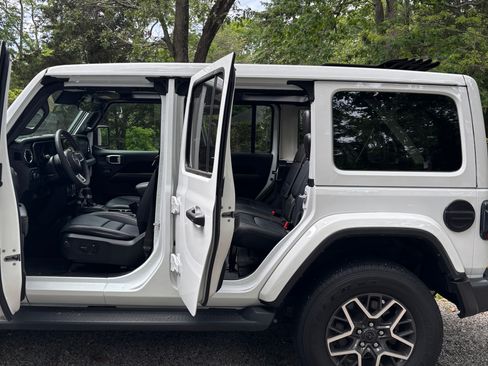 Used 2024 Jeep Wrangler Unlimited Sahara w/ Safety Group AWD/4WD image 14