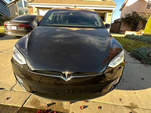 Used 2018 Tesla Model X 75D image 9