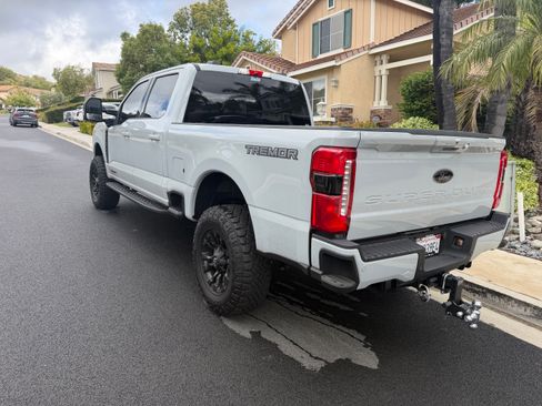 Used 2025 Ford F250 Lariat w/ Tremor Off-Road Package AWD/4WD image 4