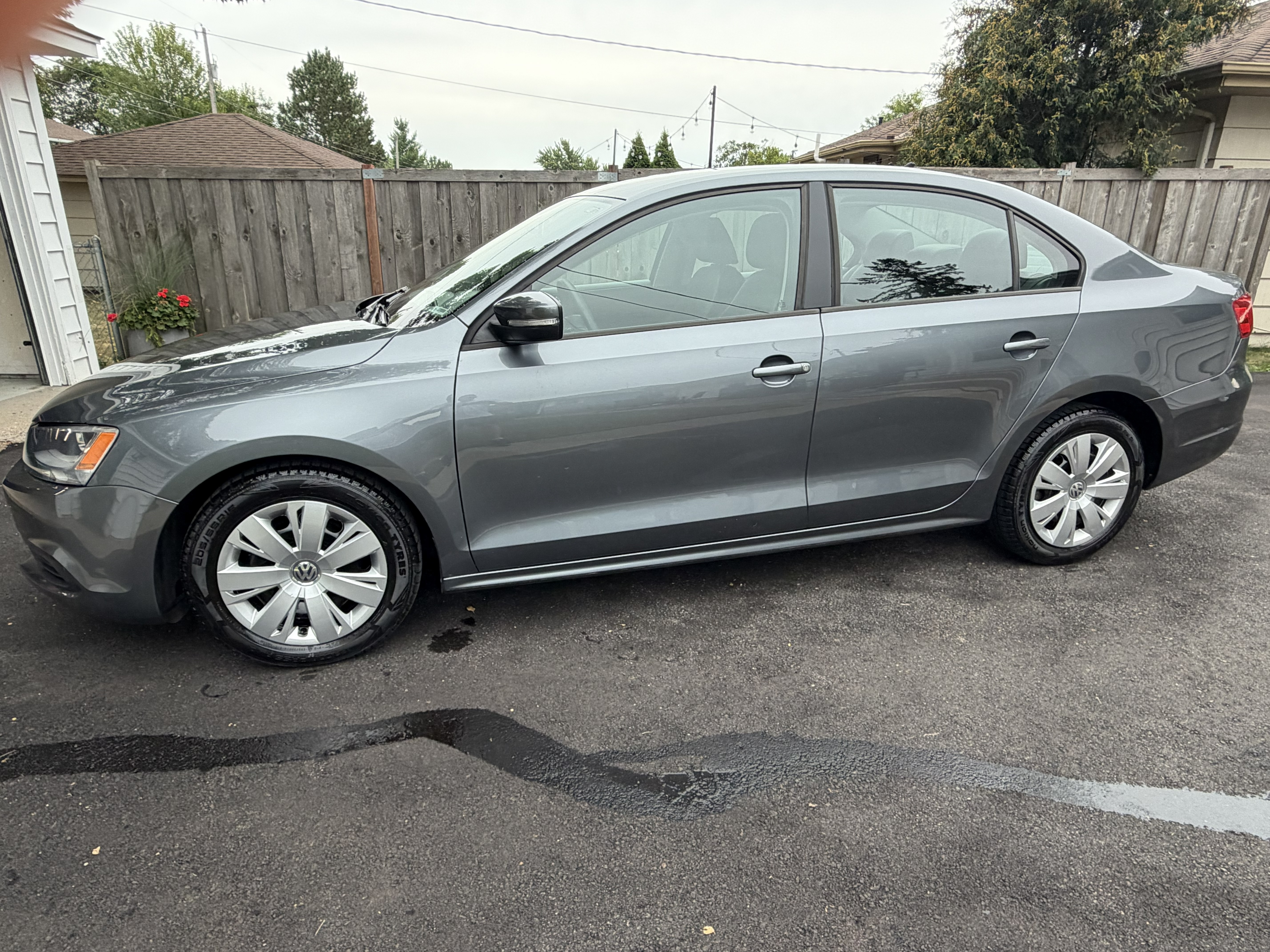 Used 2014 Volkswagen Jetta SE FWD image 2