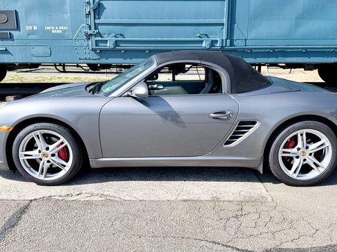 Used 2010 Porsche Boxster S image 2