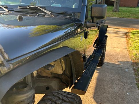 Used 2012 Jeep Wrangler Unlimited Sahara w/ Connectivity Group image 10