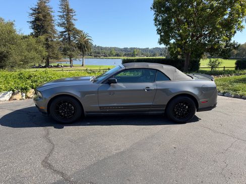 Used 2011 Ford Mustang Premium w/ 201A Rapid Spec Order Code RWD image 10