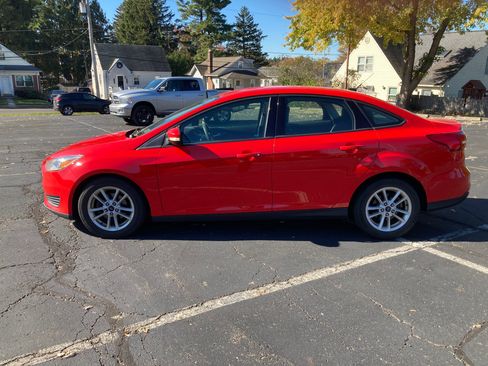 Used 2017 Ford Focus SE image 4