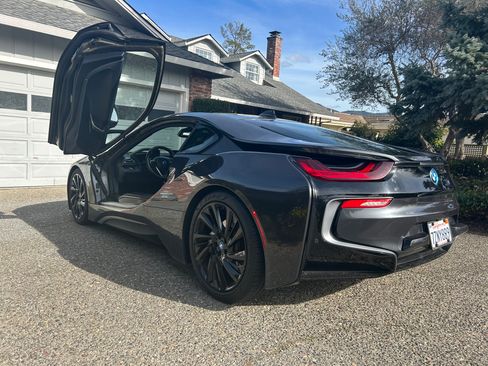 Used 2016 BMW i8 image 4