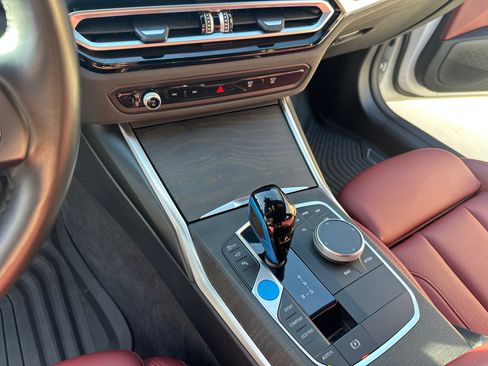 Used 2022 BMW i4 eDrive40 image 17