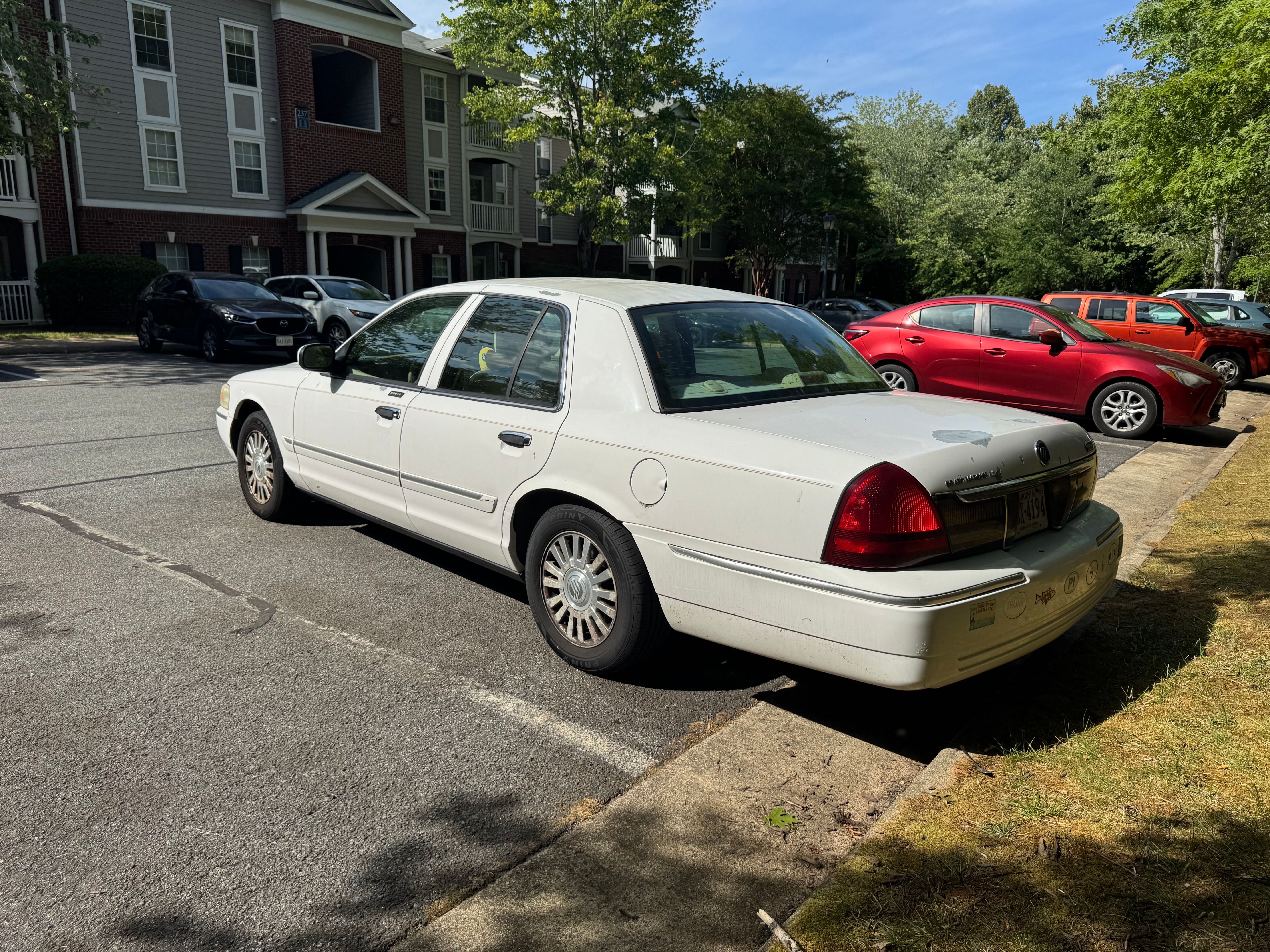 Used 2006 Mercury Grand Marquis LS RWD image 2