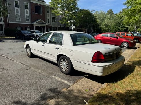 Used 2006 Mercury Grand Marquis LS RWD image 2