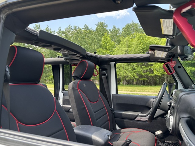 Used 2014 Jeep Wrangler Unlimited Sahara w/ Connectivity Group AWD/4WD image 12
